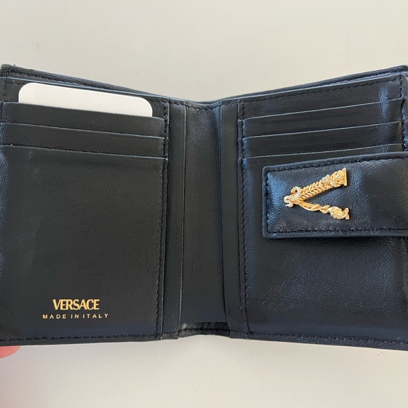 Versace Virtus Quilted Compact Wallet – Black & Yellow Floral w/ Gold Hardware - Picture 3 of 15